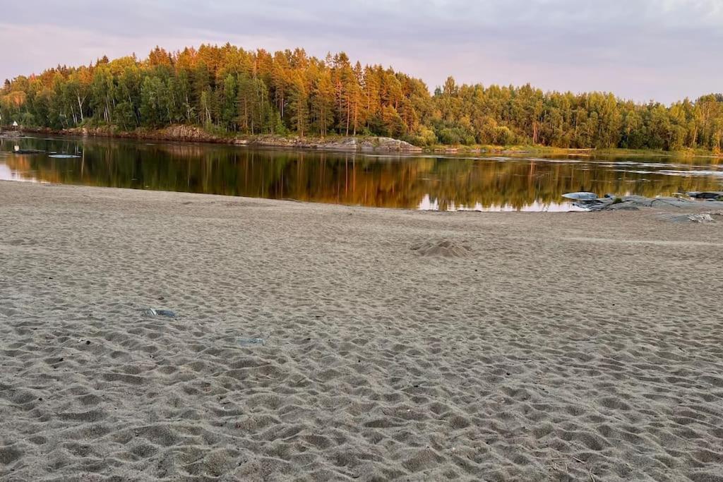Attraktiv & Smart Funkishytte Pa Nes Strandhager. Årnes 외부 사진